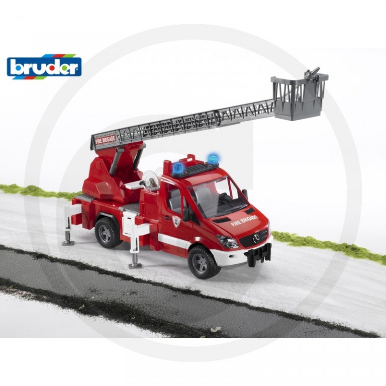 Jouet BRUDER - 02532 - Camion de pompier MERCEDES BENZ avec échelle, pompe  à eau et module son et lumière