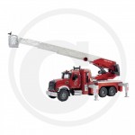 BRUDER - Camion pompier MACK Granit rouge avec échelle et pompe à eau